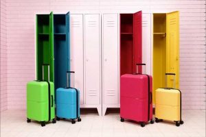מזוודה קשיחה גדולה 3.2 ק"ג – American Tourister Airconic 77cm