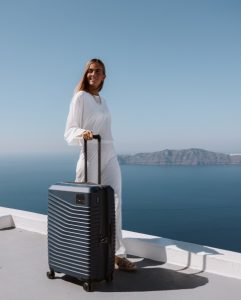 מזוודה בינונית קשיחה סמסונייט Samsonite Intuo 69cm