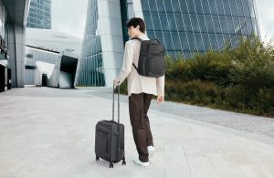 מזוודת טרולי יוקרתית סמסונייט Samsonite Pro-DLX 6.0 55cm