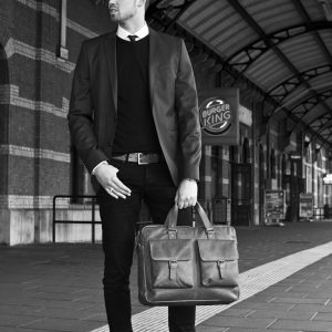 תיק צד גדול מעור למחשב 17" Chesterfield Brand Dylan